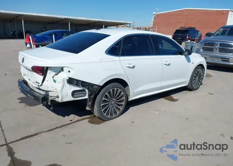 2022 Volkswagen Passat 2.0T Limited Edition z USA, uszkodzony, nr VIN 1VWBA7A39NC006437